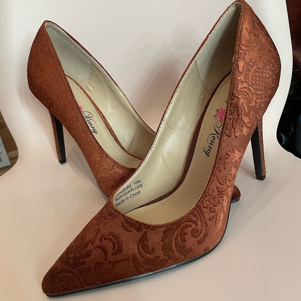 Penny Loves Kenny Opus velvet rust pumps size 10